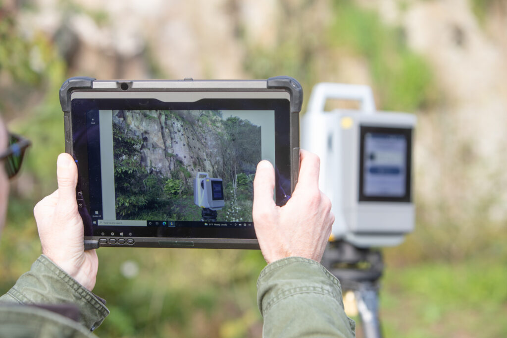 Trimble X12 4